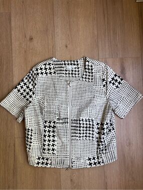 CAbi Black and White Geometric Zip-Front Top Short Sleeve Jacket